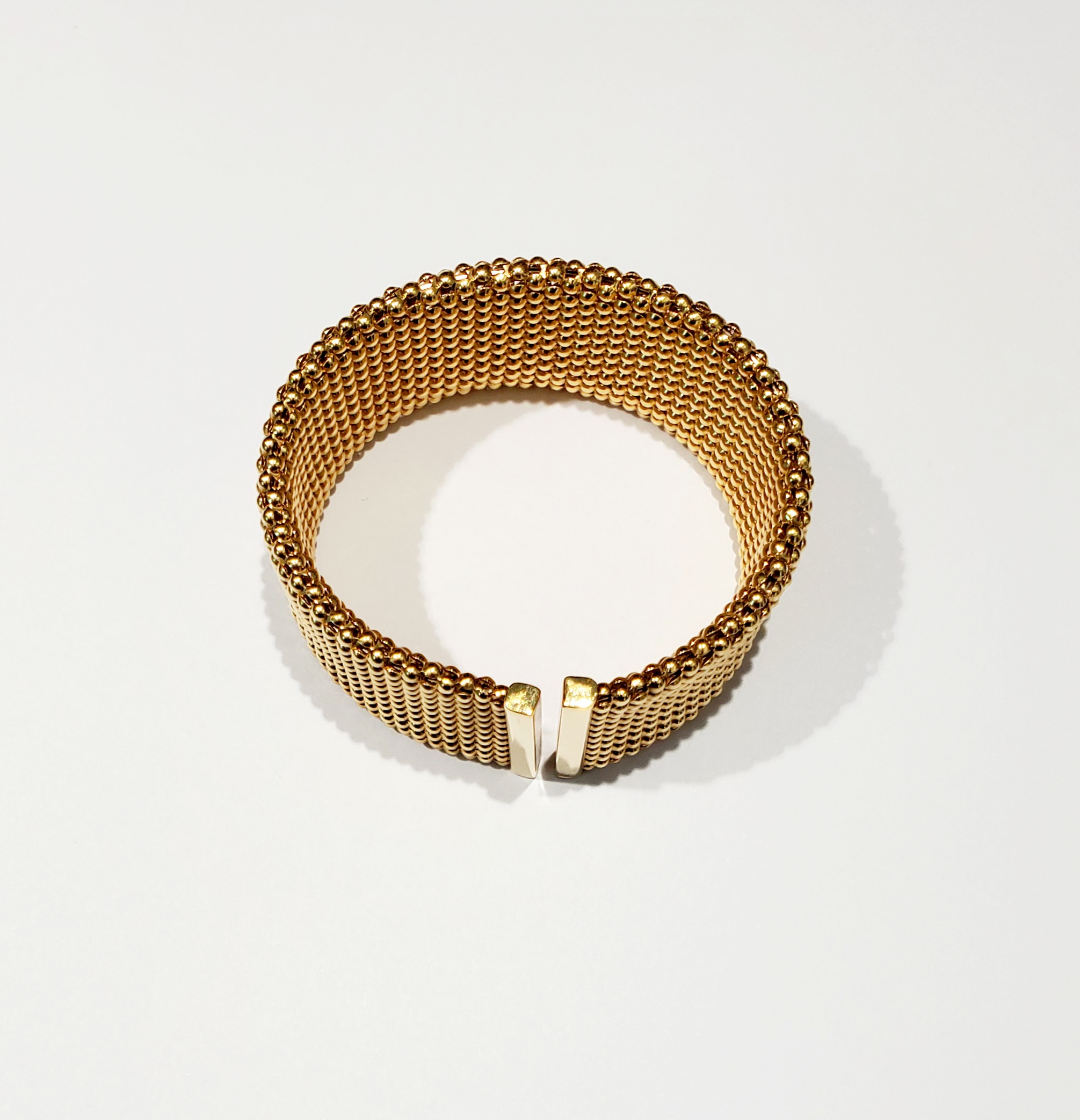 bracciale-a-fascia-larga-in-oro-gioielleria-senatore-www.gioielleriasenatore.it_-1.jpg